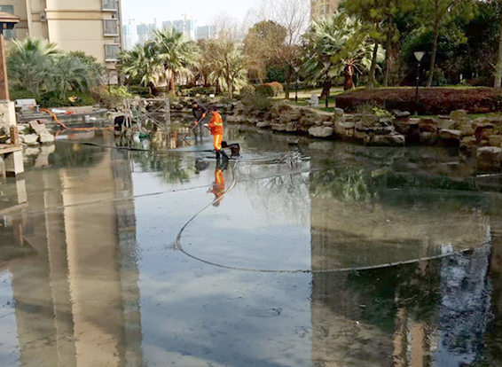 沙湾景观池淤泥清理